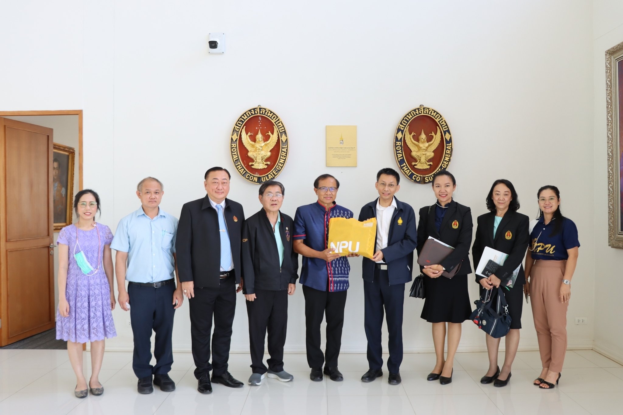 คณะทำงานศึกษาความเป็นไปได้ในการจัดตั้งคณะแพทยศาสตร์ มหาวิทยาลัยนครพนม เข้าพบกงสุลใหญ่ ณ แขวงสะหวันนะเขต