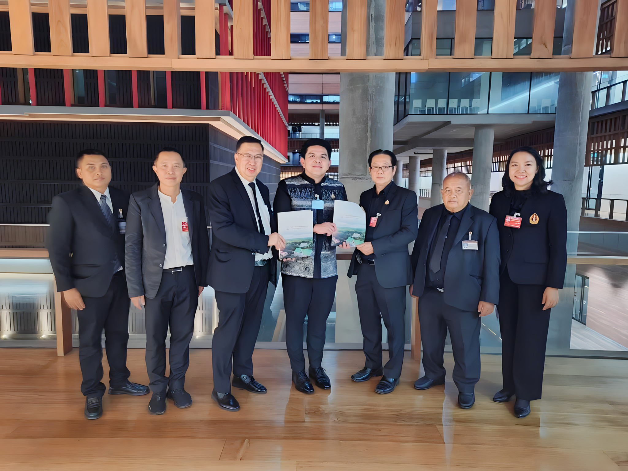 มหาวิทยาลัยนครพนม เข้าพบรัฐมนตรีว่าการกระทรวง อว. หารือความคืบหน้าโครงการจัดตั้งคณะแพทยศาสตร์