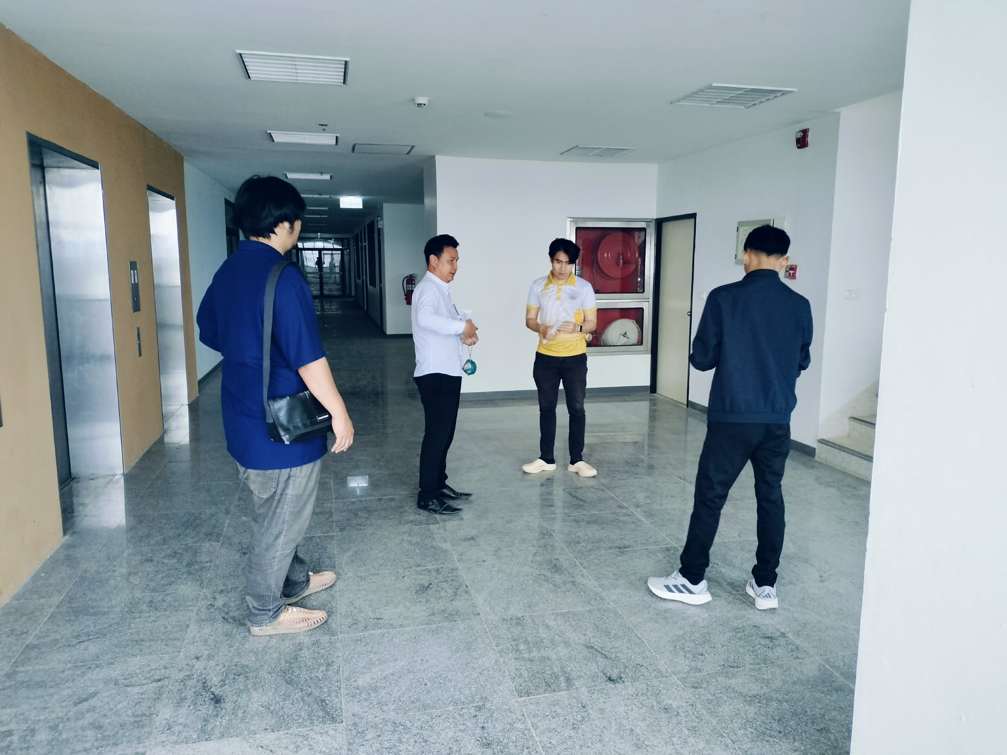 คณะแพทยศาสตร์ มหาวิทยาลัยนครพนม ร่วมกับงานผังแม่บท ลงสำรวจและวัดพื้นที่ ณ โรงพยาบาลนครพนม